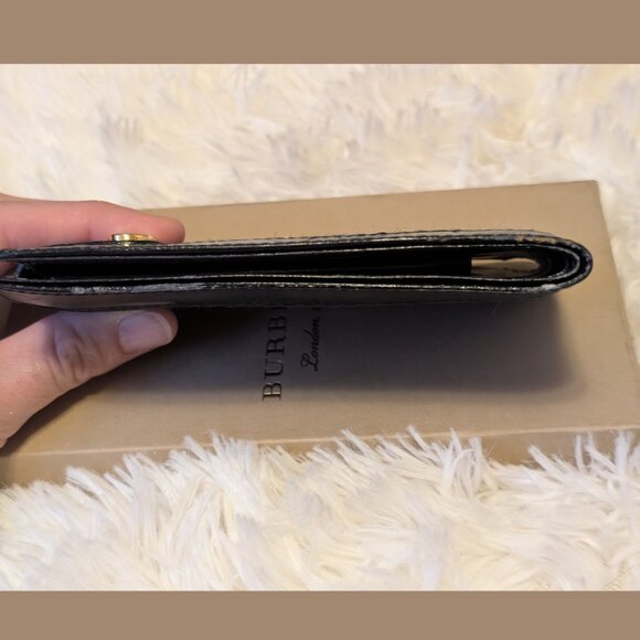 Gucci, Vintage Long Bifold Wallet, Black Leather with Iconic Stripe - Picture 15 of 16